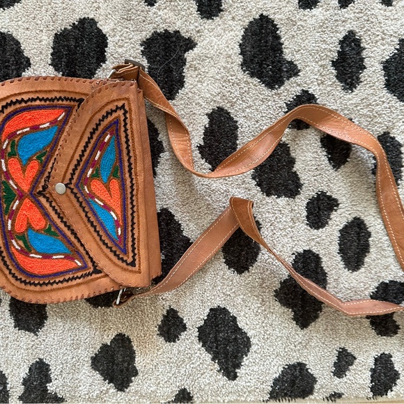 Vintage handmade leather crossbody bag - Picture 5 of 5